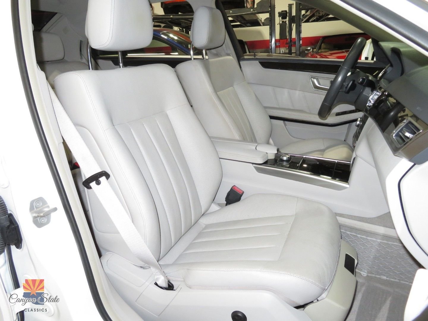 Used 2014 Mercedes-Benz E 550 4MATIC Sedan image 5