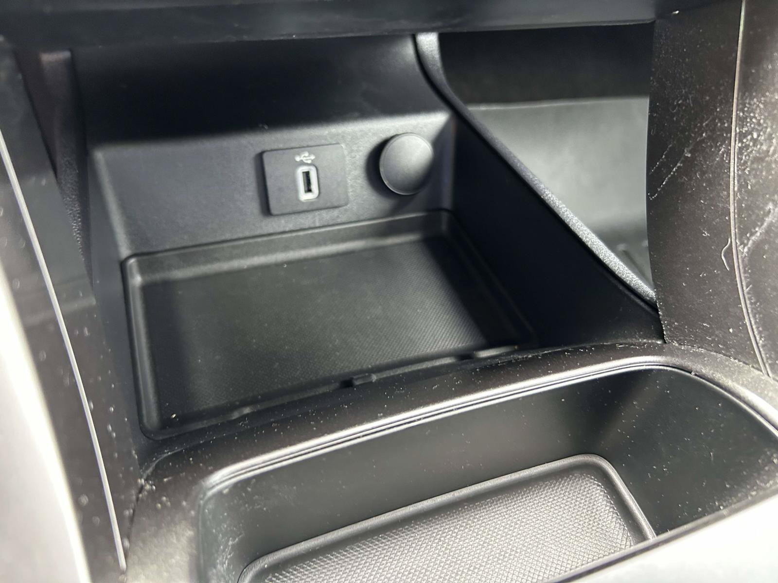 Used 2018 Ford Fusion SE w/ Fusion SE Technology Package FWD image 18