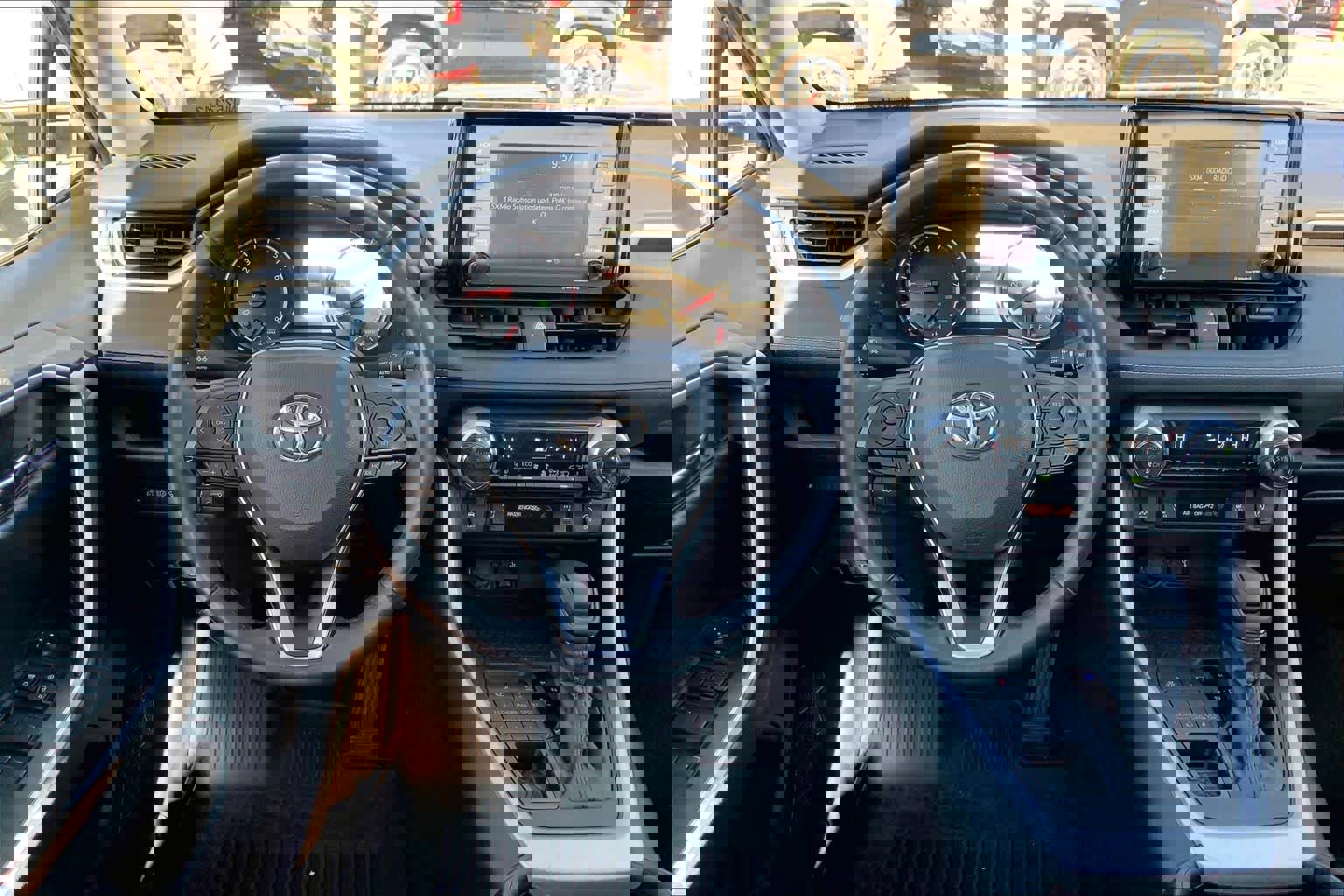 Used 2022 Toyota RAV4 XLE w/ Convenience Package AWD/4WD image 6