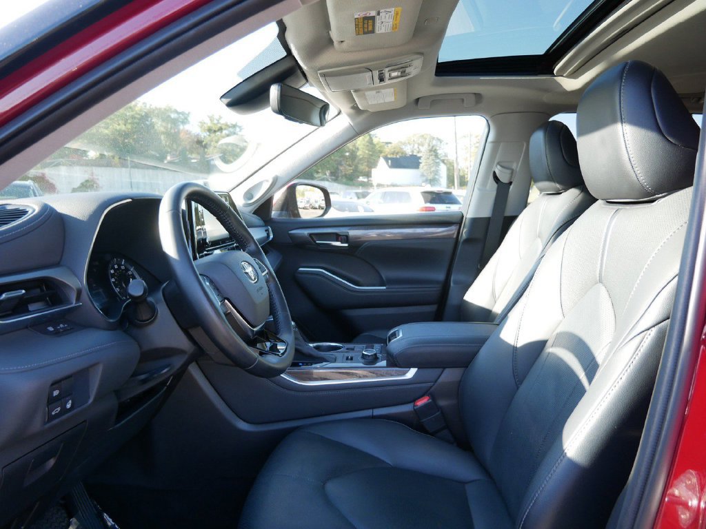 Used 2021 Toyota Highlander Limited AWD/4WD image 9