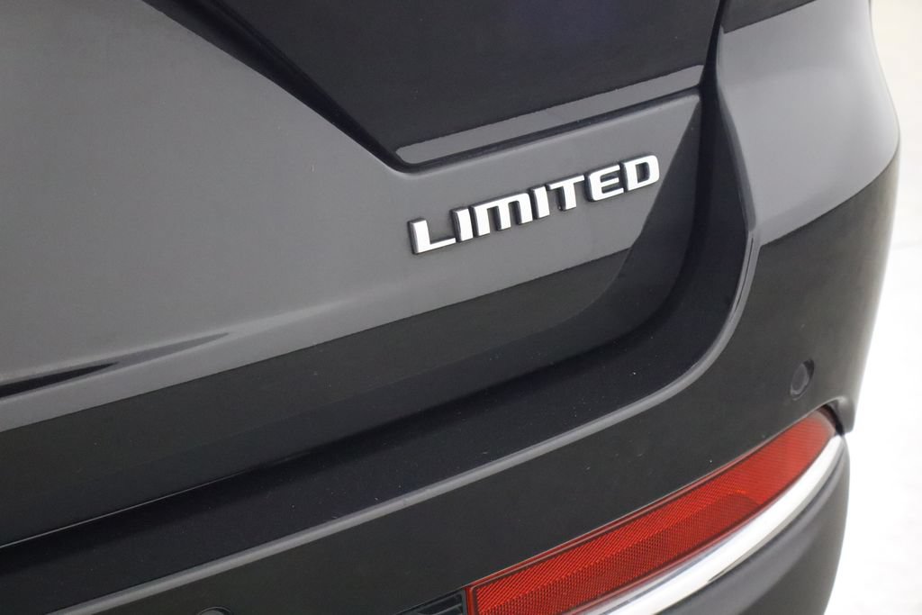 Used 2023 Jeep Grand Cherokee Limited AWD/4WD image 43