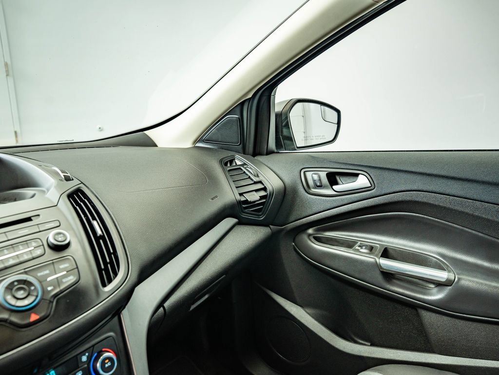 Used 2017 Ford Escape SE FWD image 27
