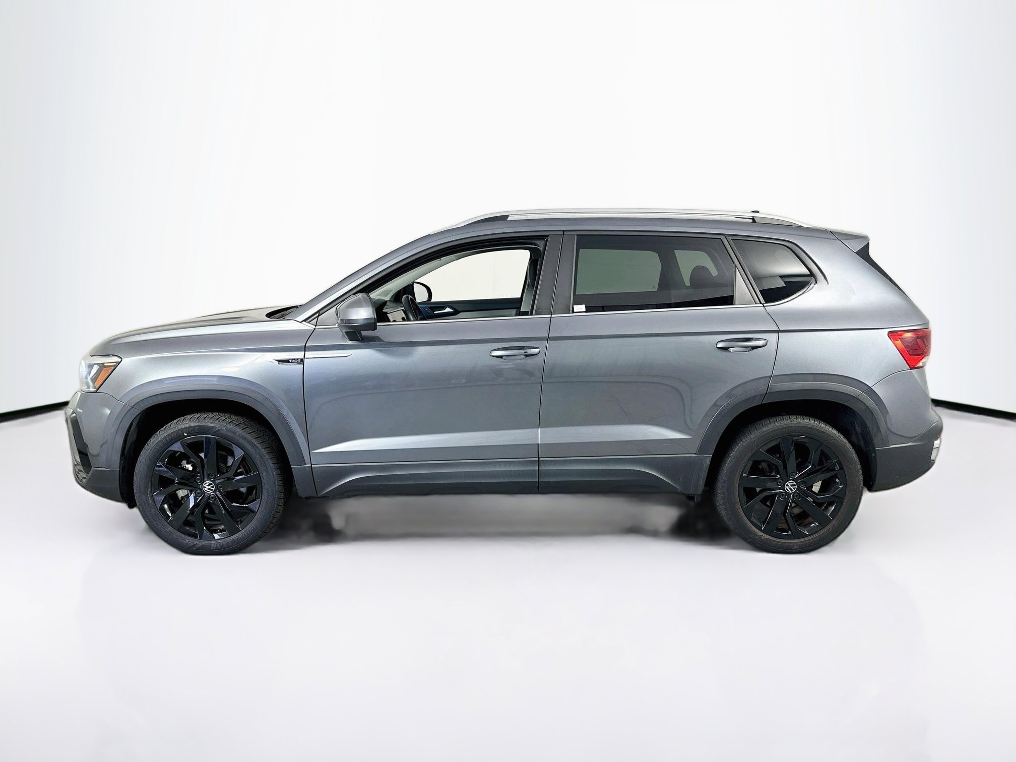 Used 2022 Volkswagen Taos SE FWD image 8