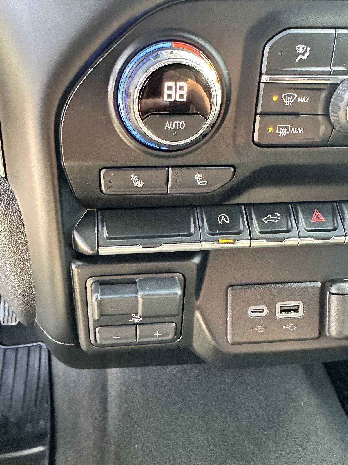 Used 2021 Chevrolet Silverado 1500 LT image 24