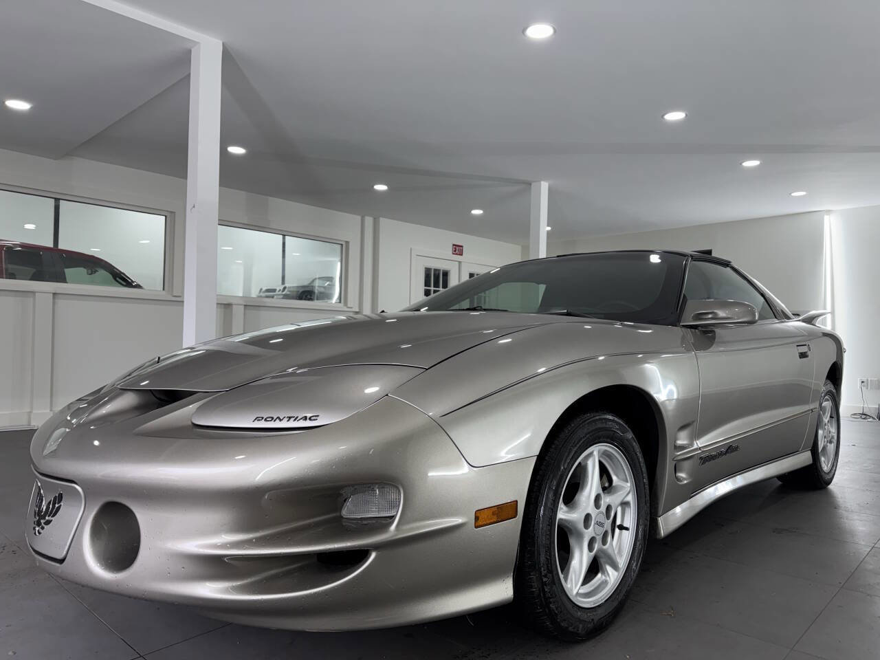 Used 1999 Pontiac Firebird Formula w/ Security Pkg RWD image 1