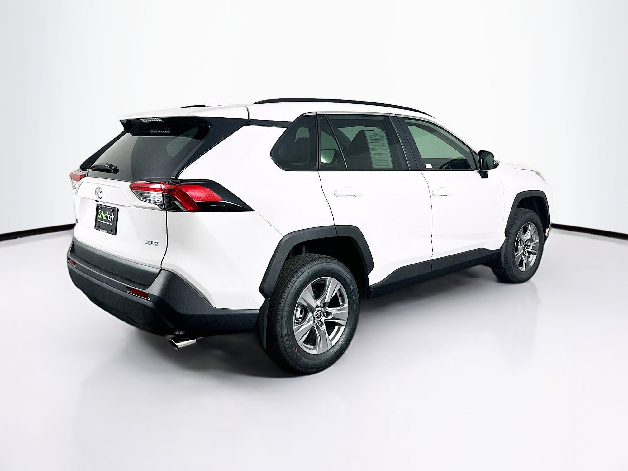 Used 2025 Toyota RAV4 XLE w/ Convenience Package image 9