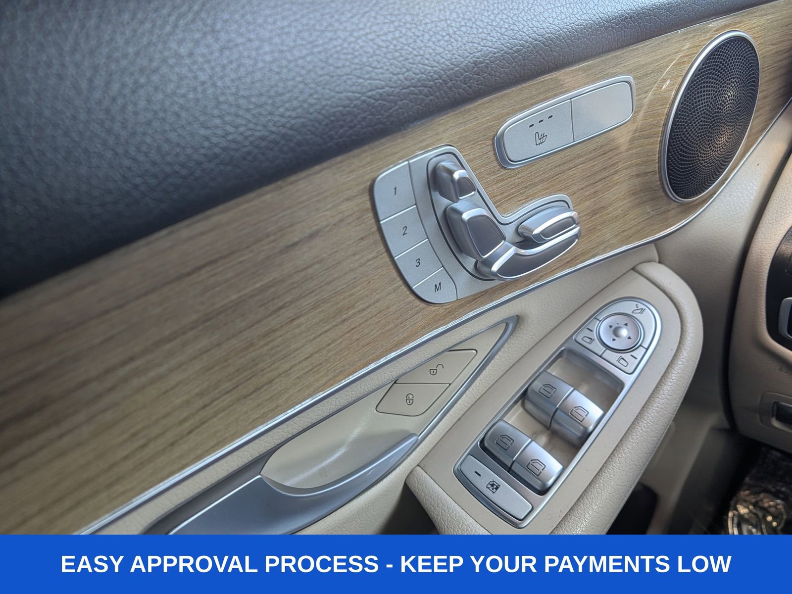 Used 2019 Mercedes-Benz GLC 300 4MATIC w/ Premium Package image 32