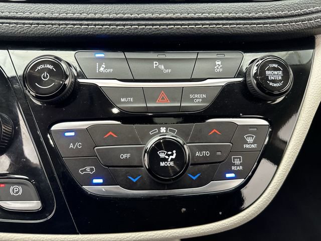 Used 2024 Chrysler Pacifica Limited FWD image 19