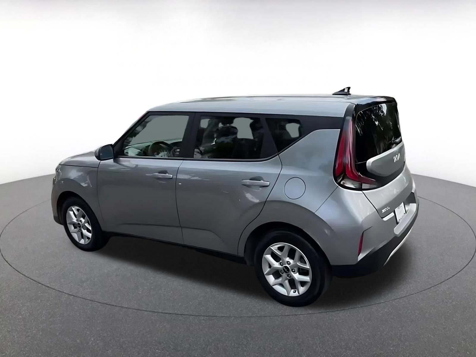 Used 2025 Kia Soul LX w/ LX Technology Package FWD image 9