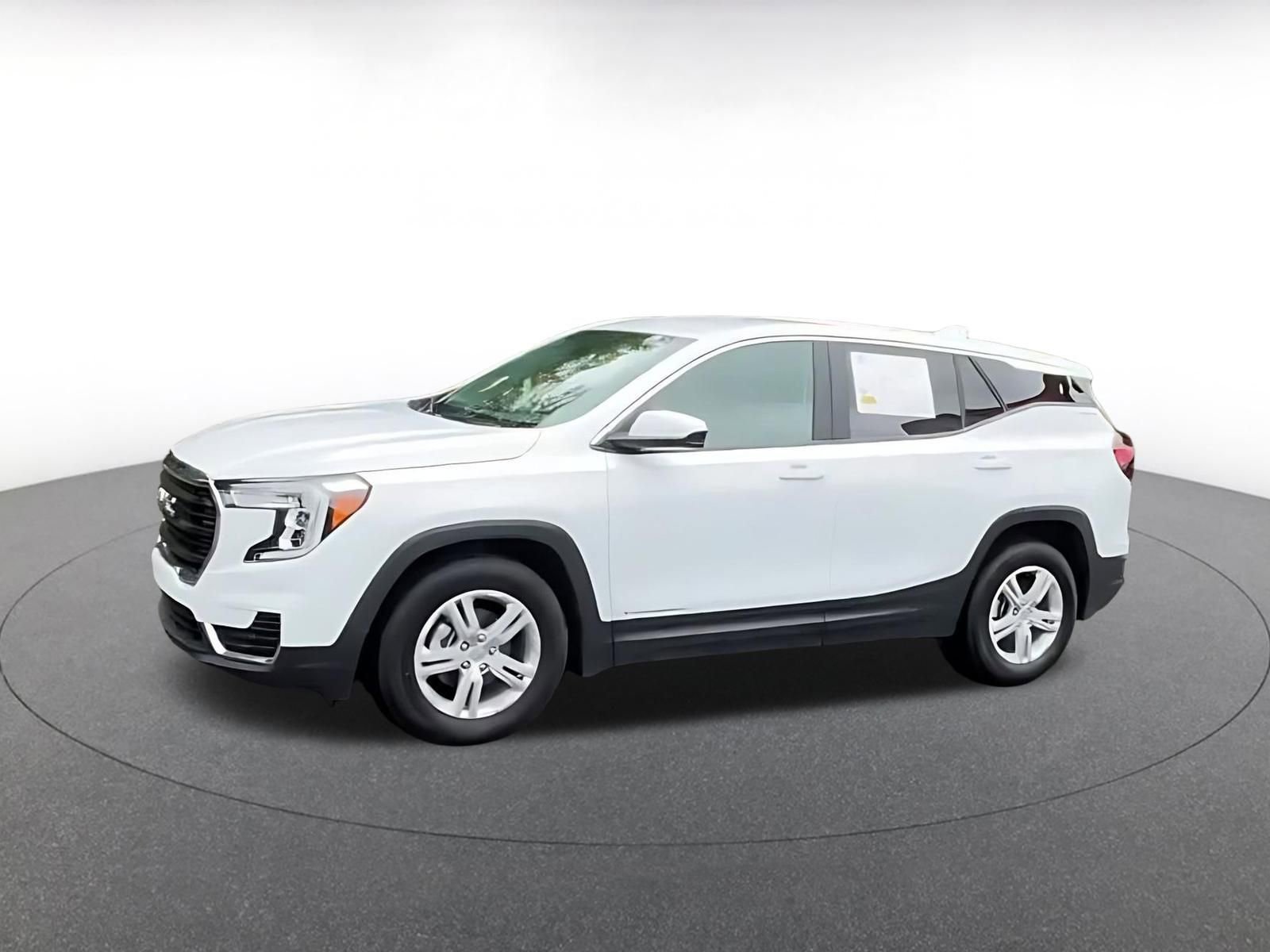 Used 2024 GMC Terrain SLE FWD image 3