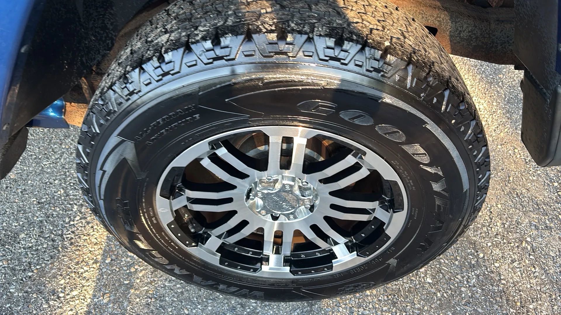 Used 2009 Jeep Wrangler Unlimited Sahara w/ Dual Top Group image 21