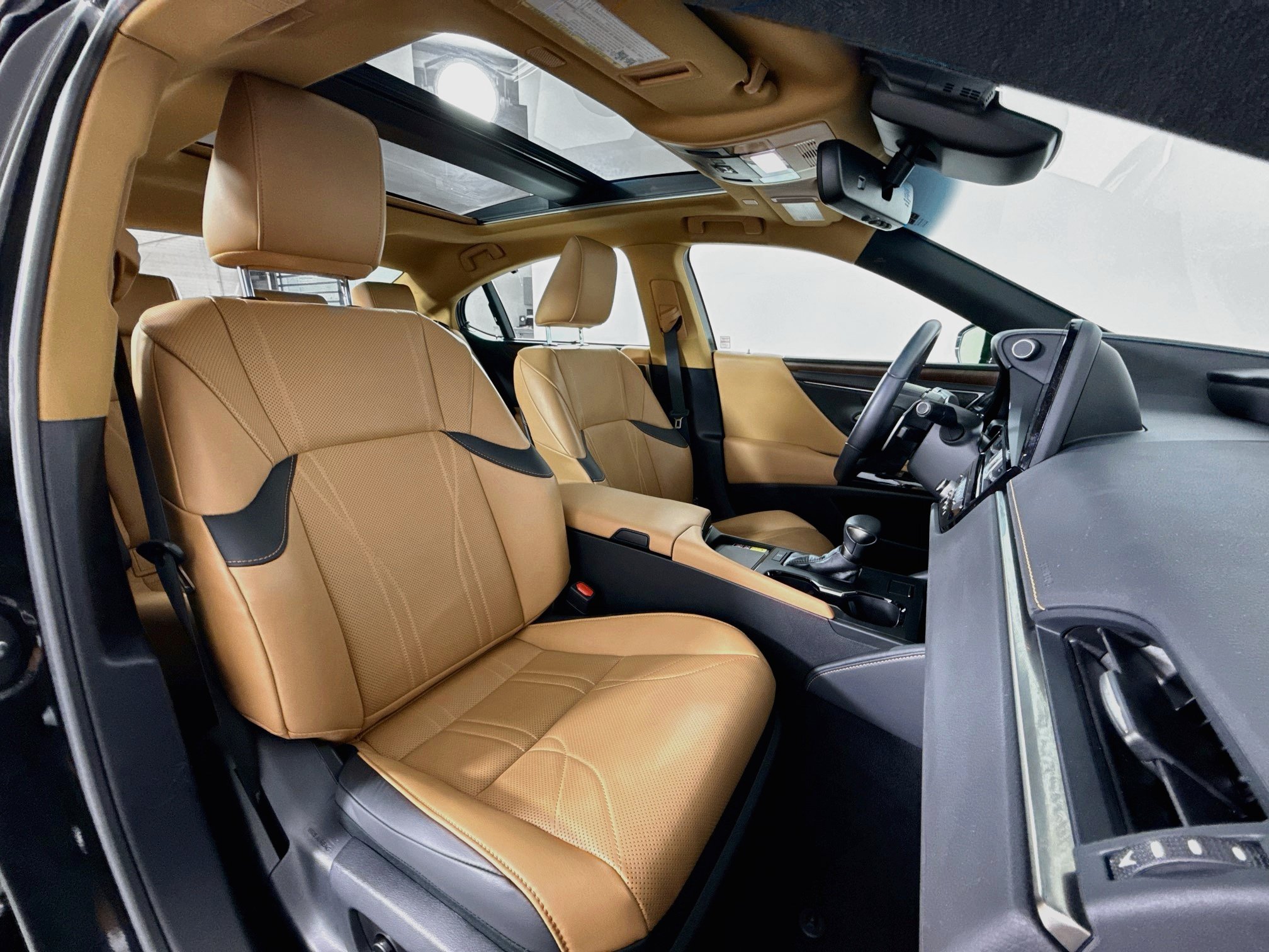 Used 2024 Lexus ES 350 Ultra Luxury w/ Accessory Package (Z2) FWD image 27