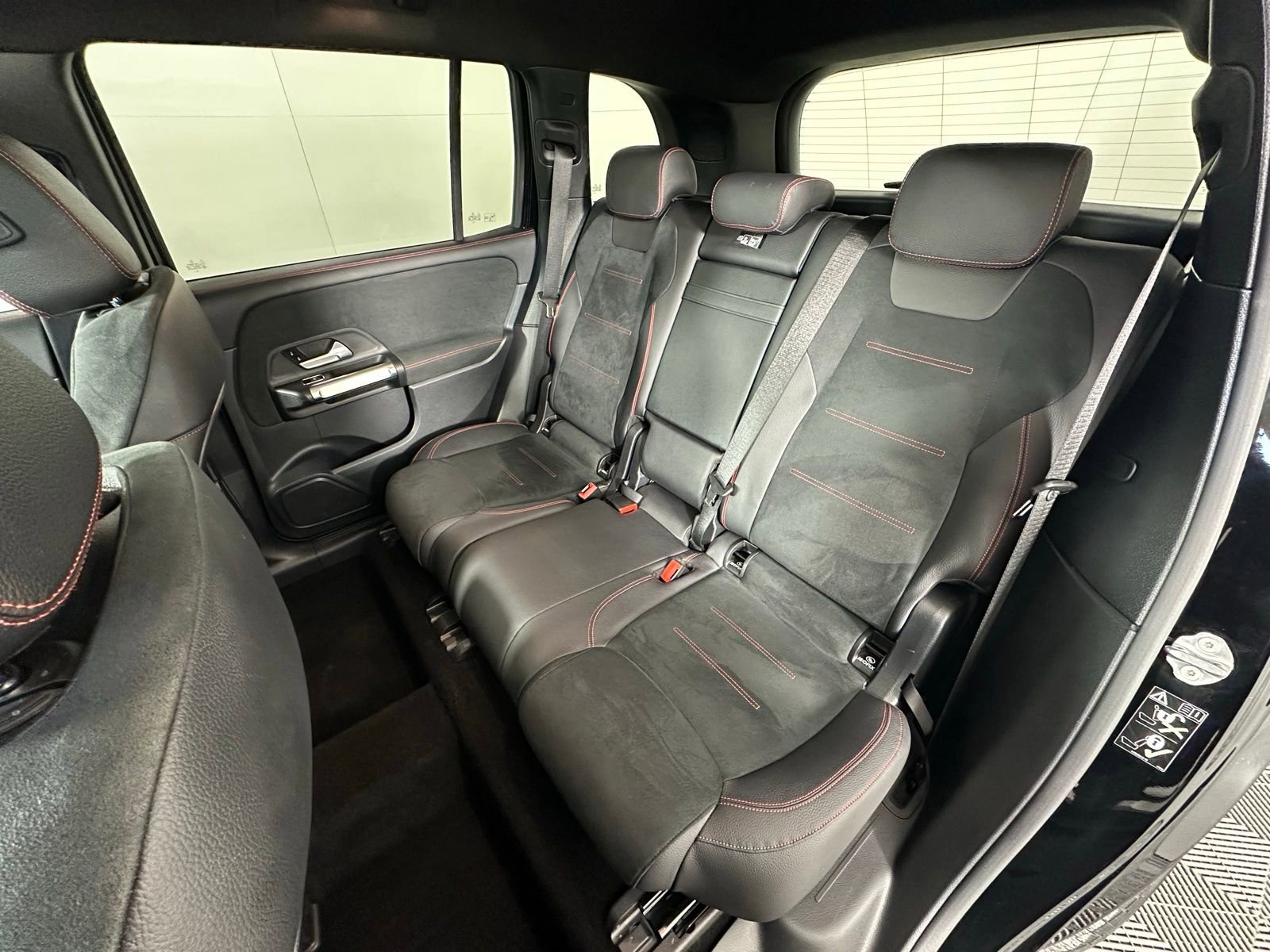 Used 2022 Mercedes-Benz GLB 250 4MATIC image 29