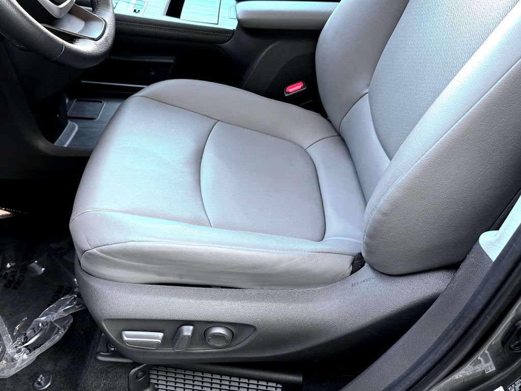 Used 2021 Toyota Sienna XLE AWD/4WD image 20