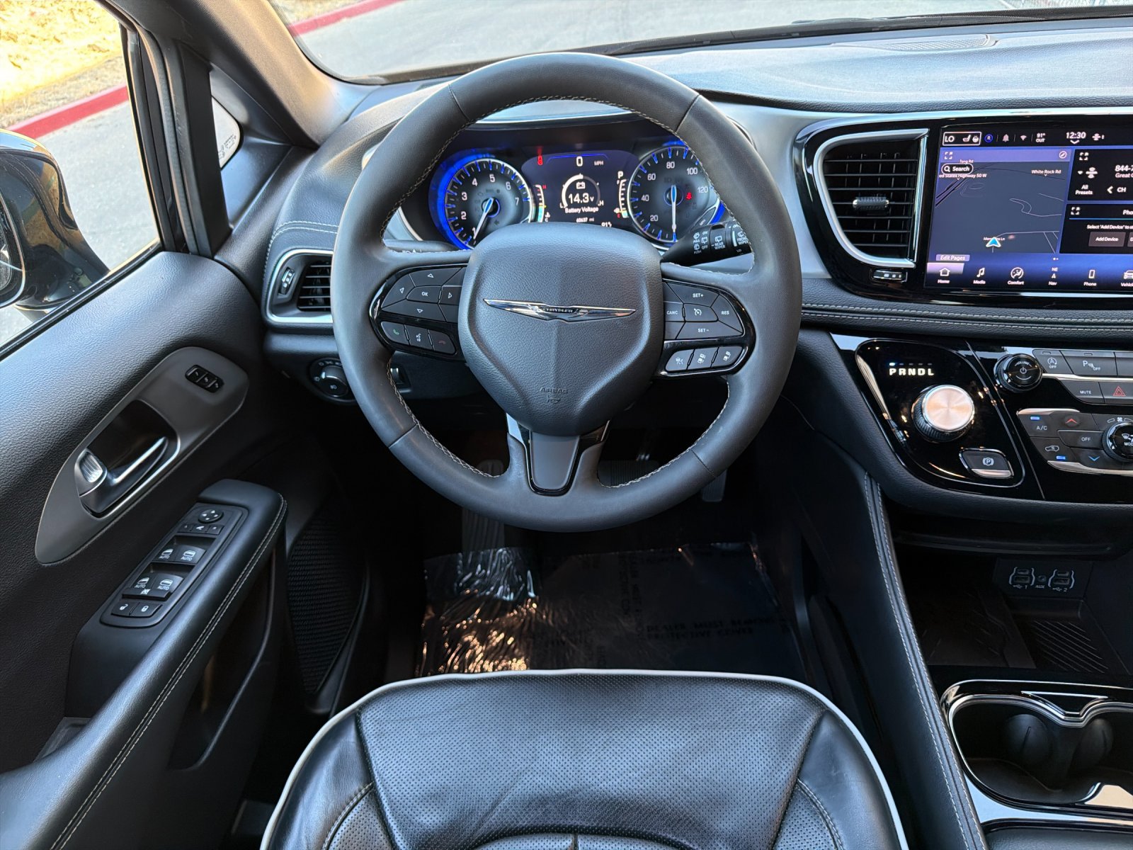 Used 2025 Chrysler Pacifica Limited FWD image 13