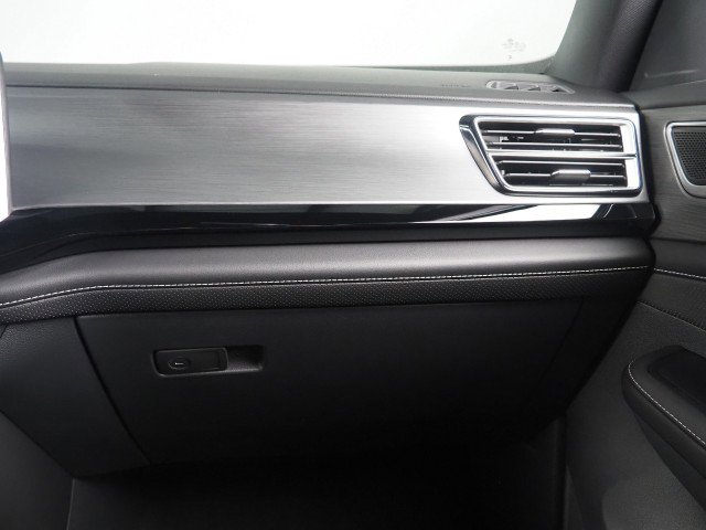 Used 2024 Volkswagen Atlas SE w/ Technology Package image 33