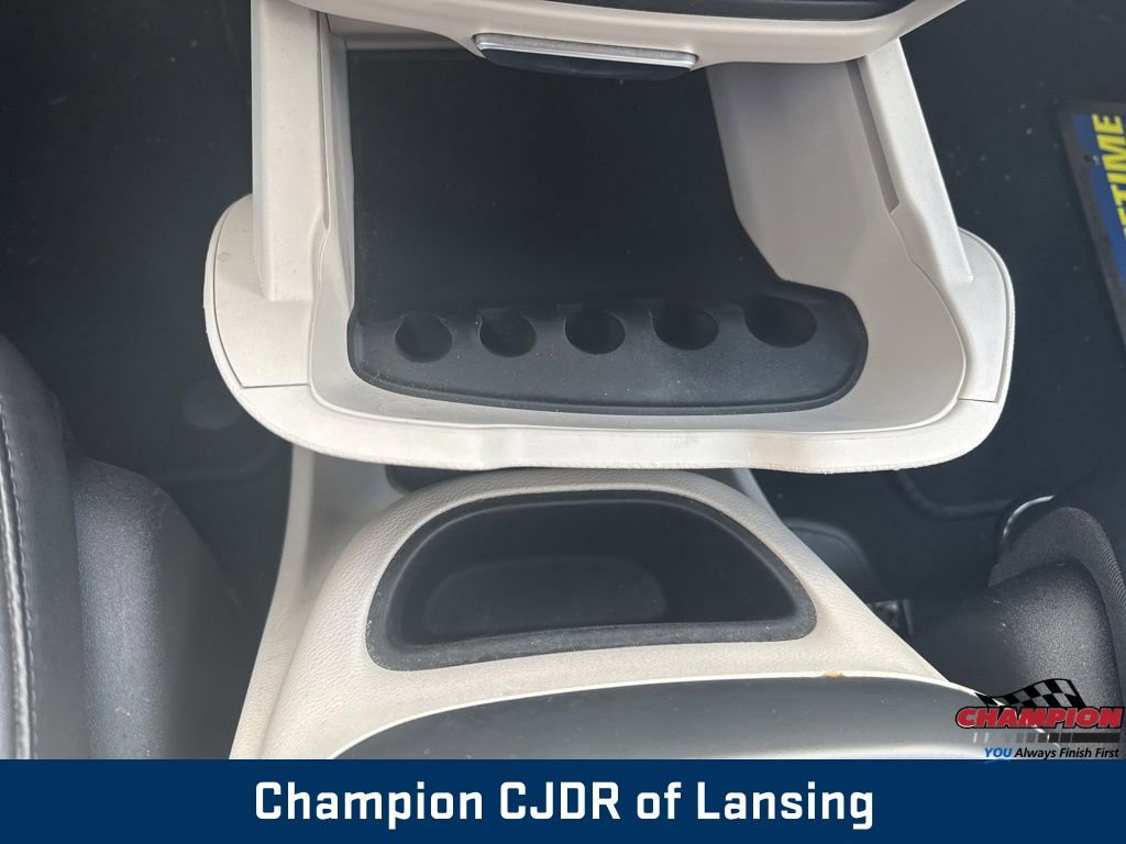 Used 2023 Chrysler Pacifica Touring-L image 31