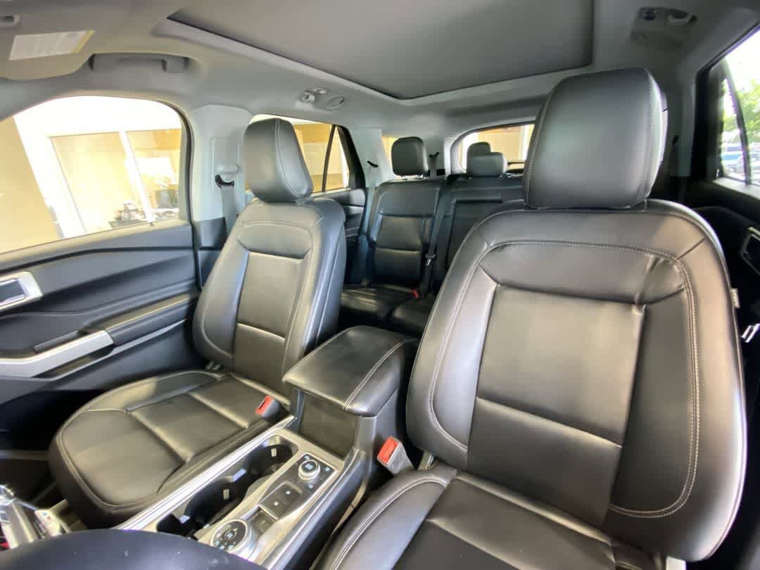 Used 2020 Ford Explorer XLT w/ Equipment Group 202A AWD/4WD image 14
