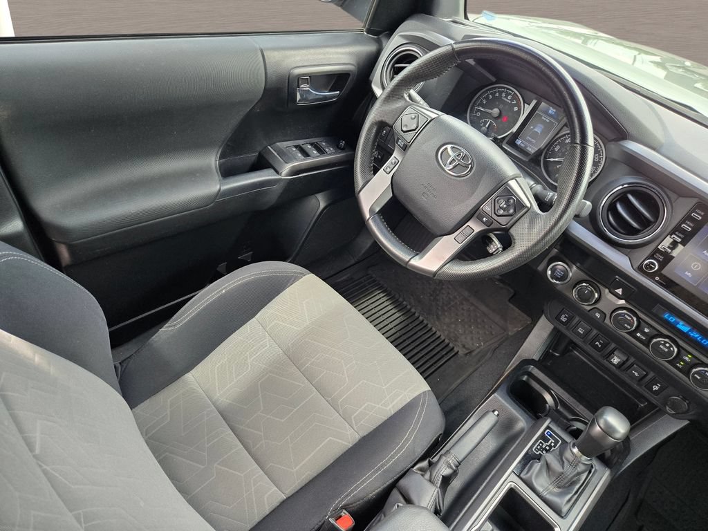 Used 2022 Toyota Tacoma TRD Off-Road w/ Technology Package AWD/4WD image 18