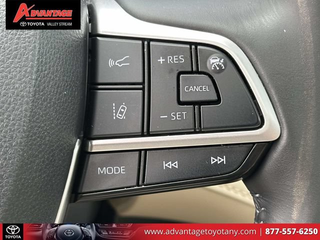 Used 2023 Toyota Highlander XLE AWD/4WD image 27