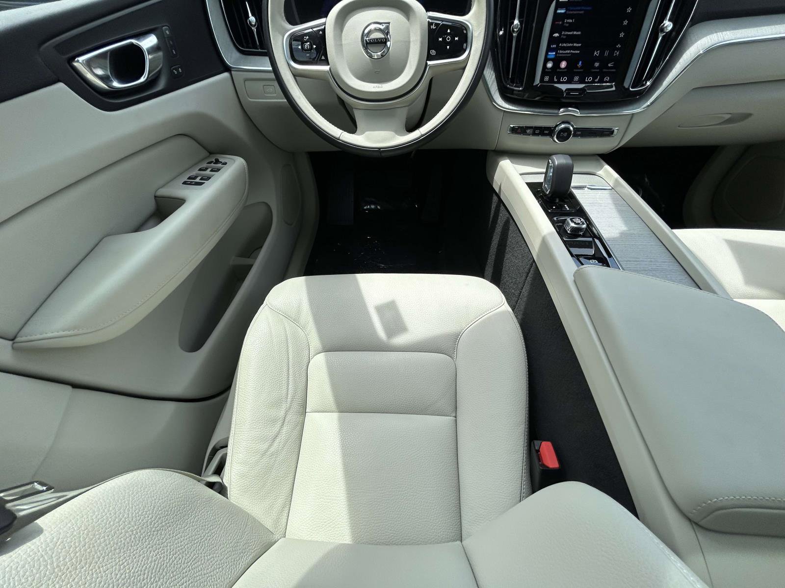 Certified 2025 Volvo XC60 B5 Plus AWD/4WD image 14
