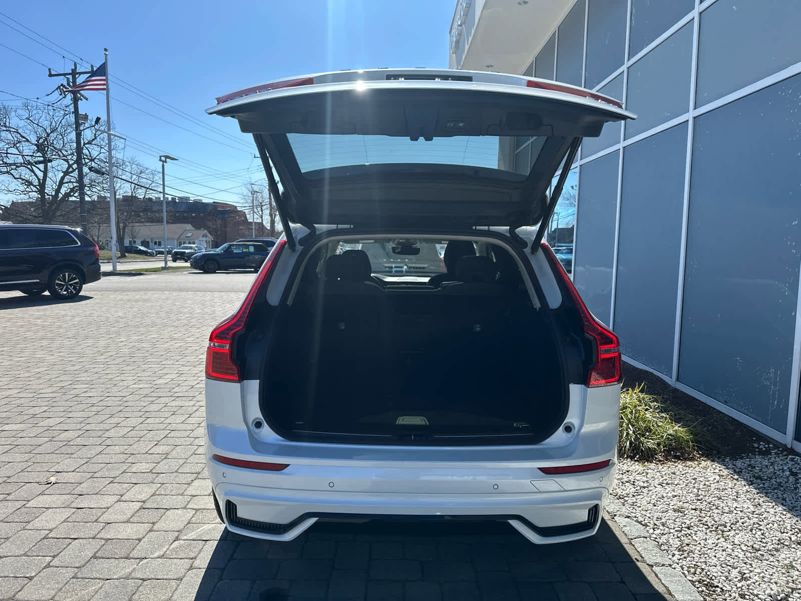 Used 2025 Volvo XC60 B5 Plus image 26