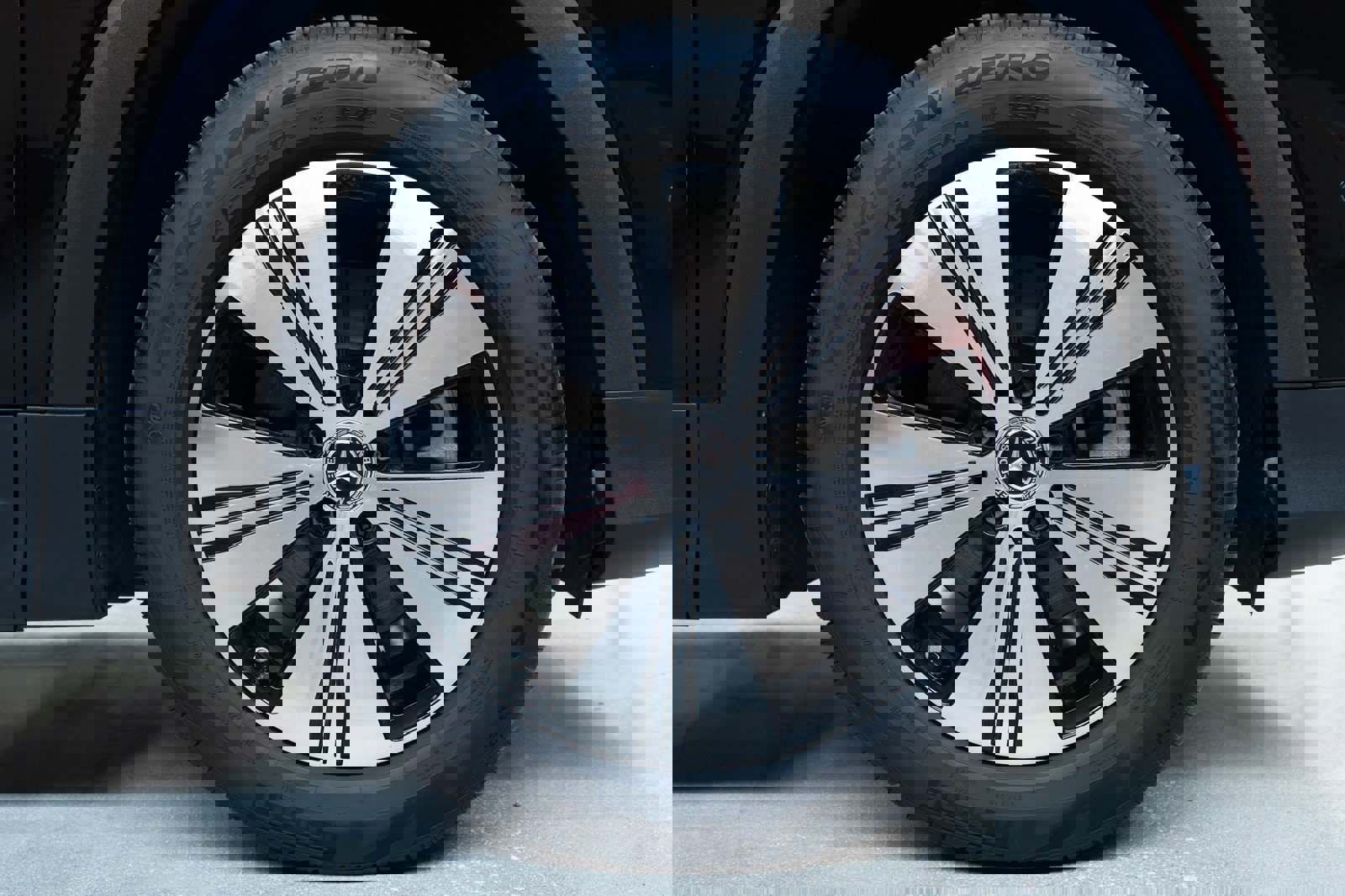 Used 2024 Mercedes-Benz EQB 300 4MATIC image 14