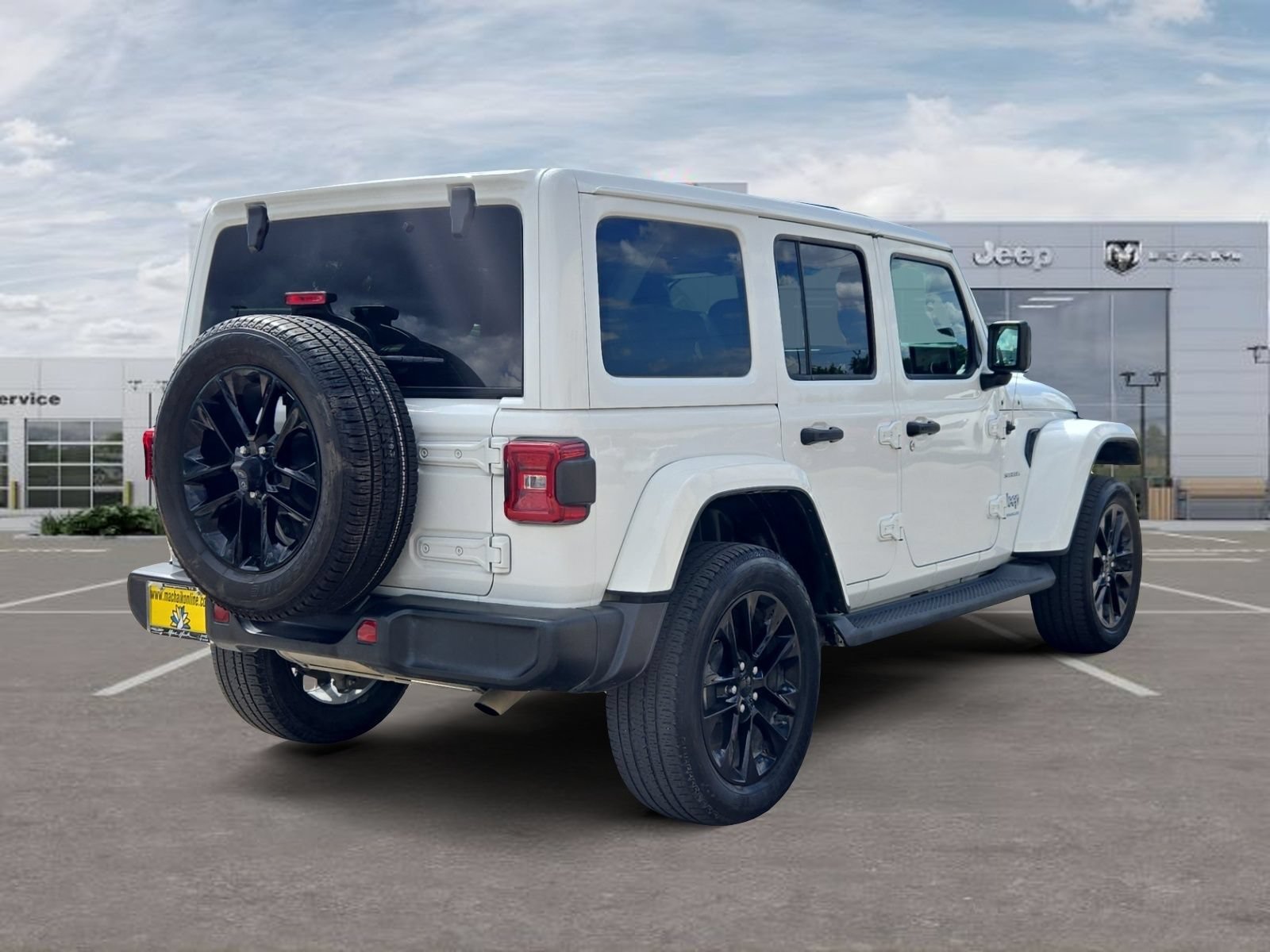 Used 2023 Jeep Wrangler Unlimited Sahara w/ Cold Weather Group AWD/4WD image 5