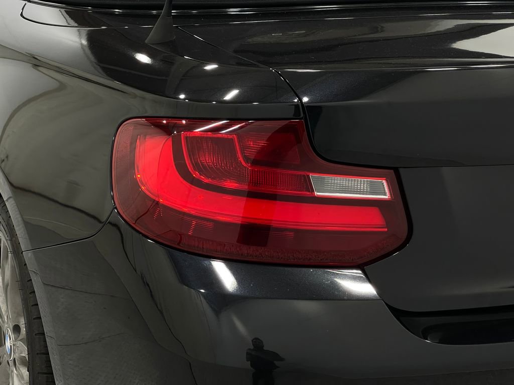 Used 2016 BMW M235i Convertible image 32