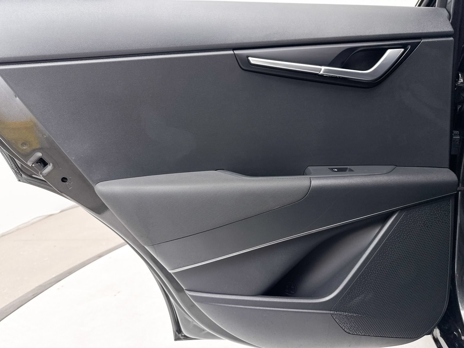 Certified 2025 Kia Niro EX FWD image 30