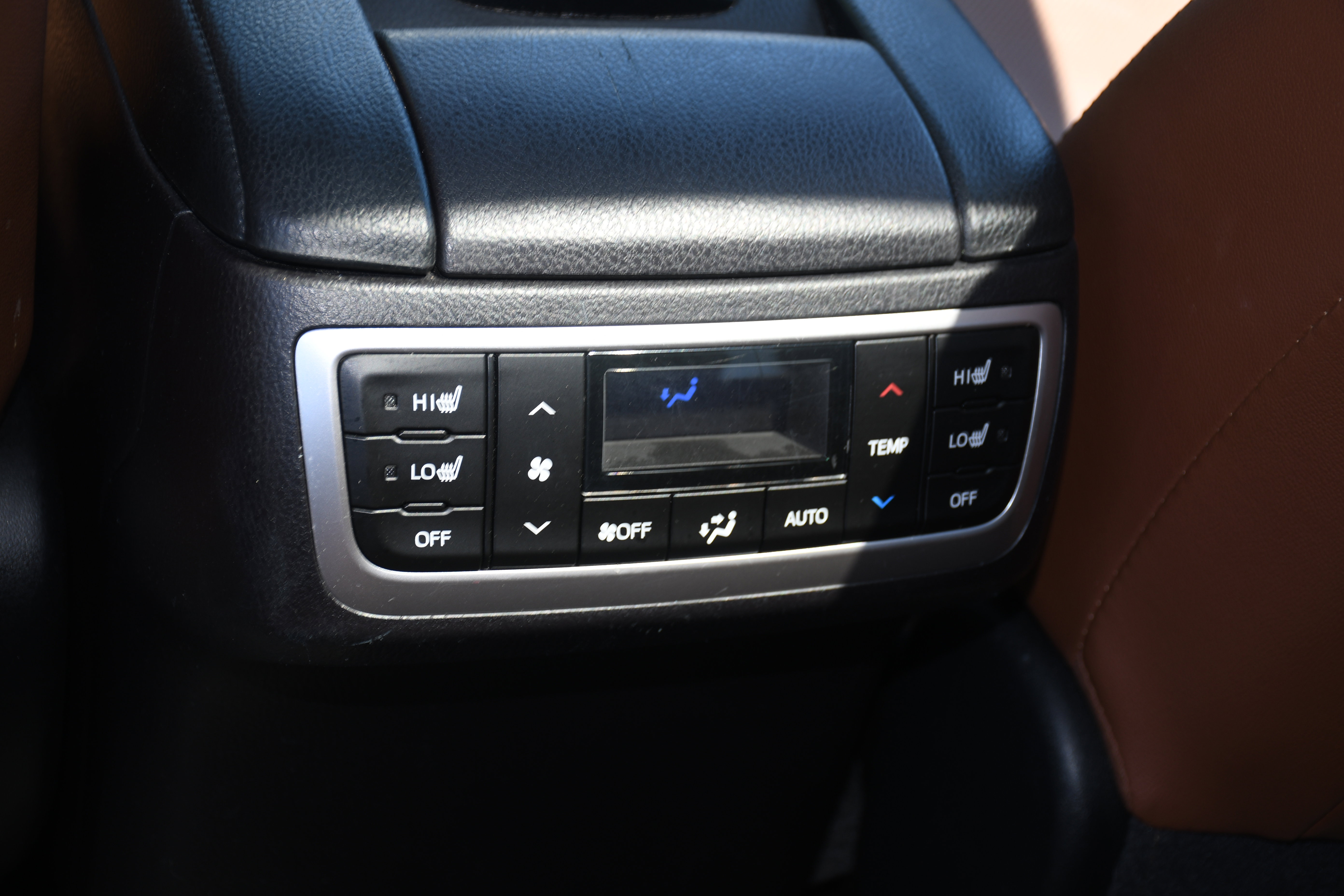 Used 2019 Toyota Highlander Limited Platinum image 18