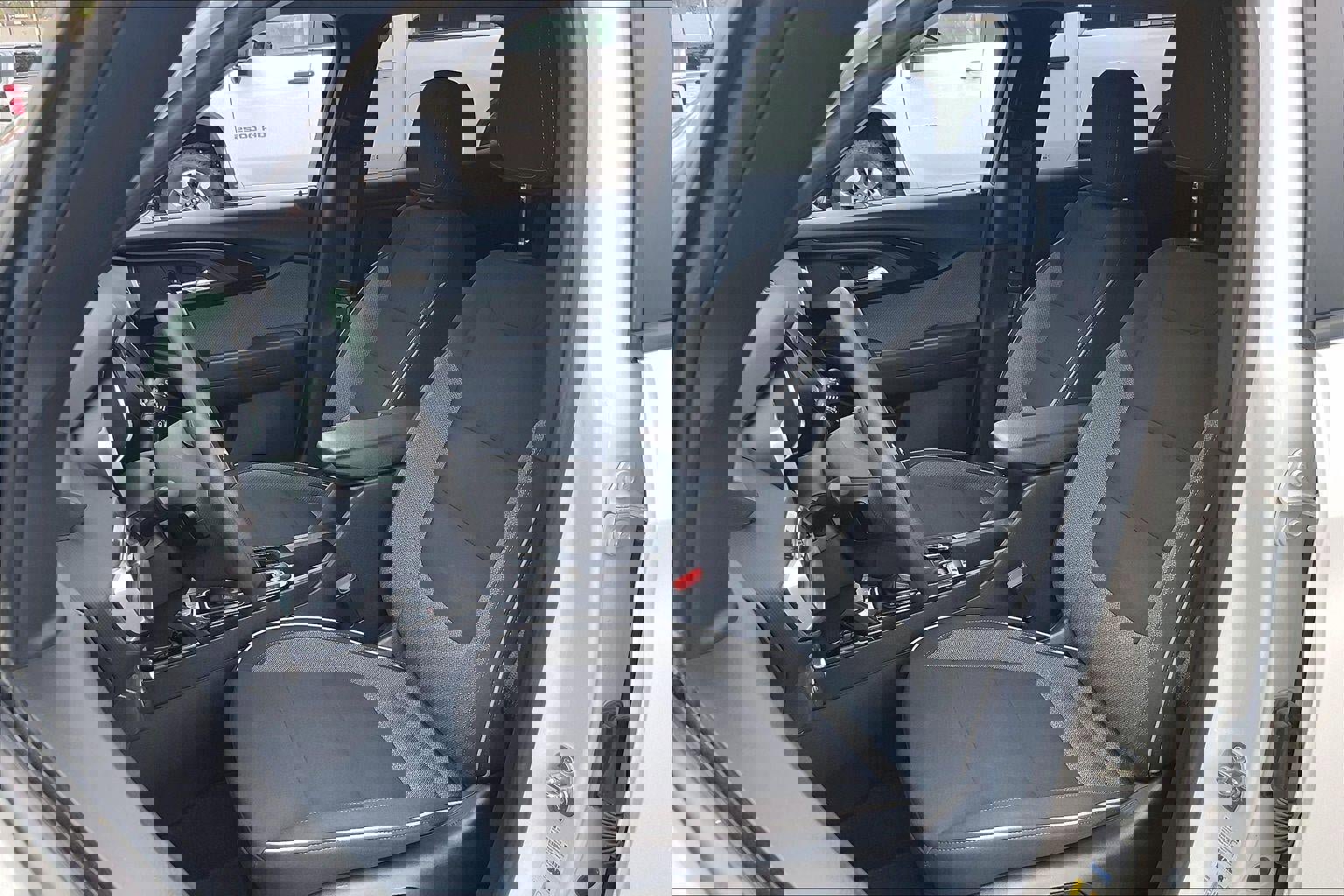 Used 2023 Chevrolet TrailBlazer LT FWD image 23