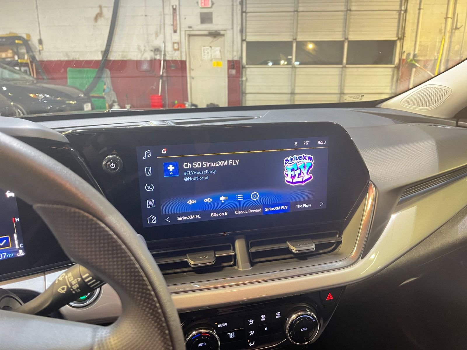 Used 2025 Chevrolet Trax LT image 20