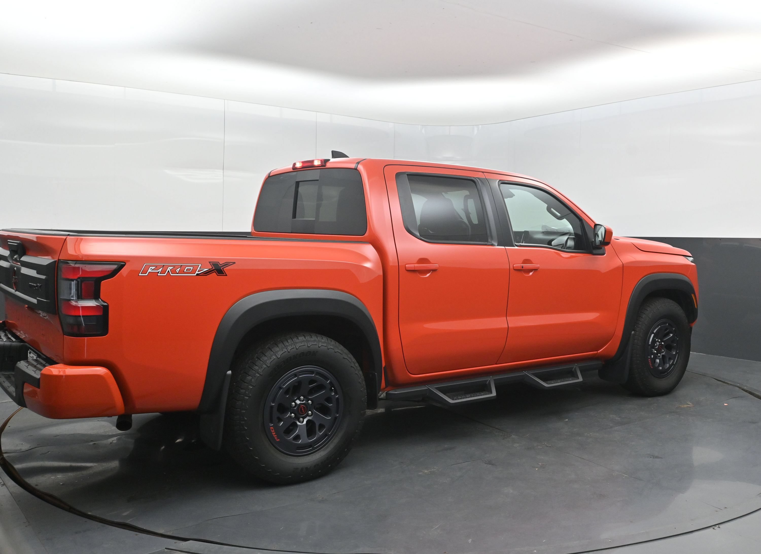 Used 2025 Nissan Frontier Pro-X RWD image 9