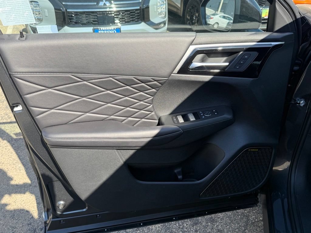 New 2026 Mitsubishi Outlander SEL Black Edition FWD image 34