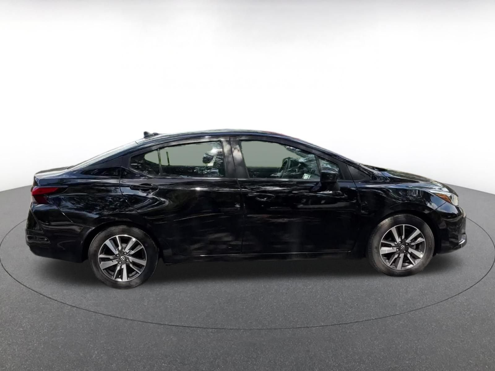 Used 2025 Nissan Versa SV FWD image 15