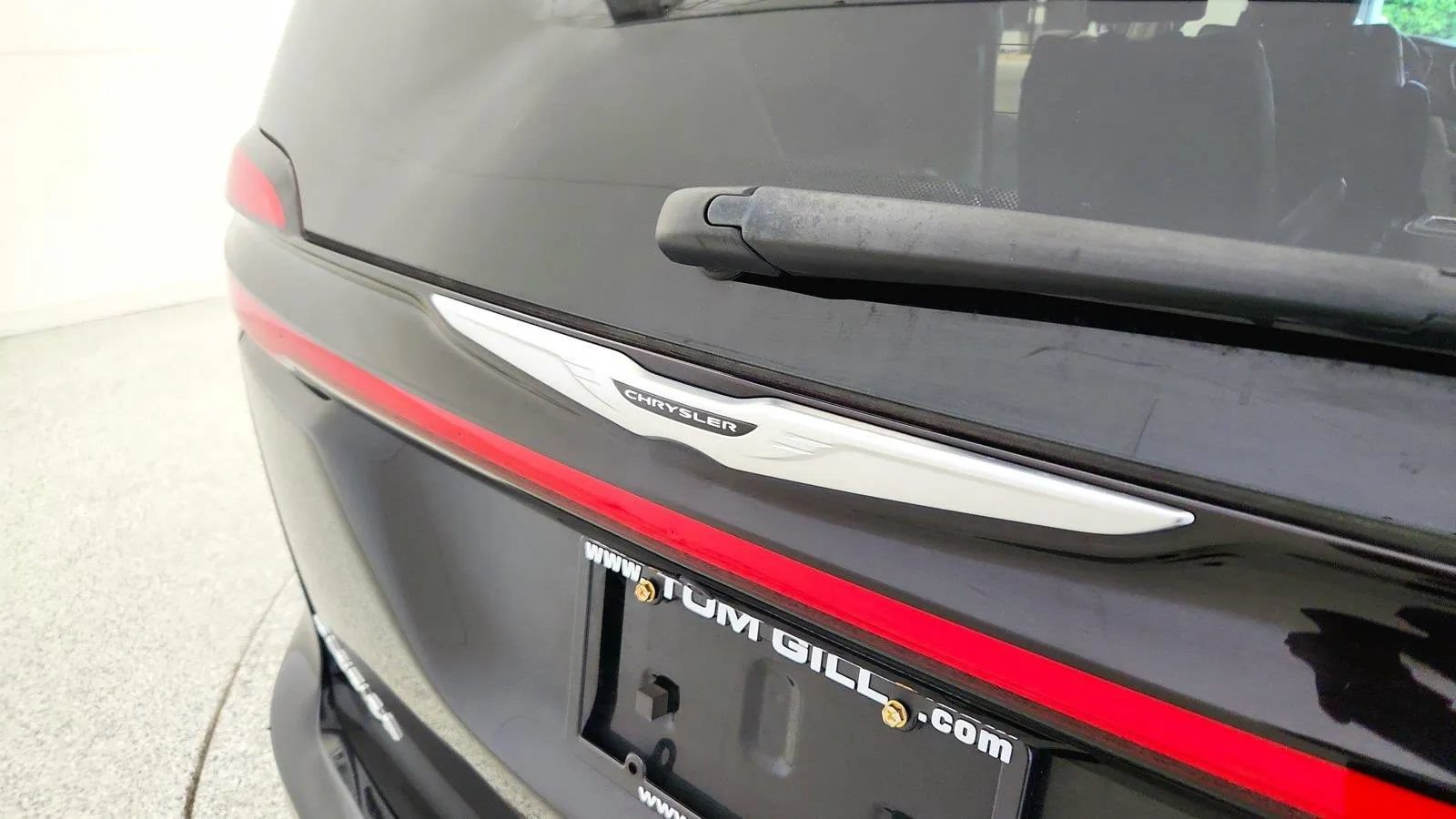 Used 2023 Chrysler Pacifica Touring-L FWD image 37