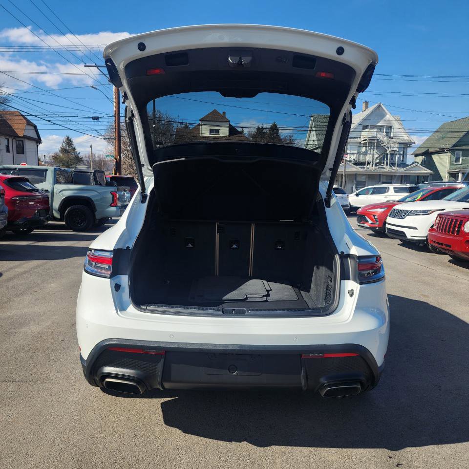 Used 2025 Porsche Macan image 20