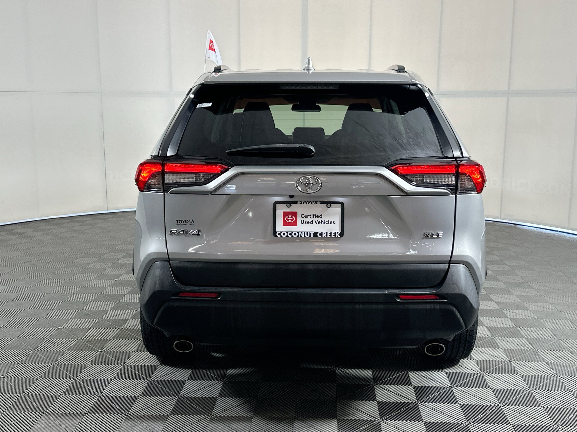 Used 2023 Toyota RAV4 XLE FWD image 4