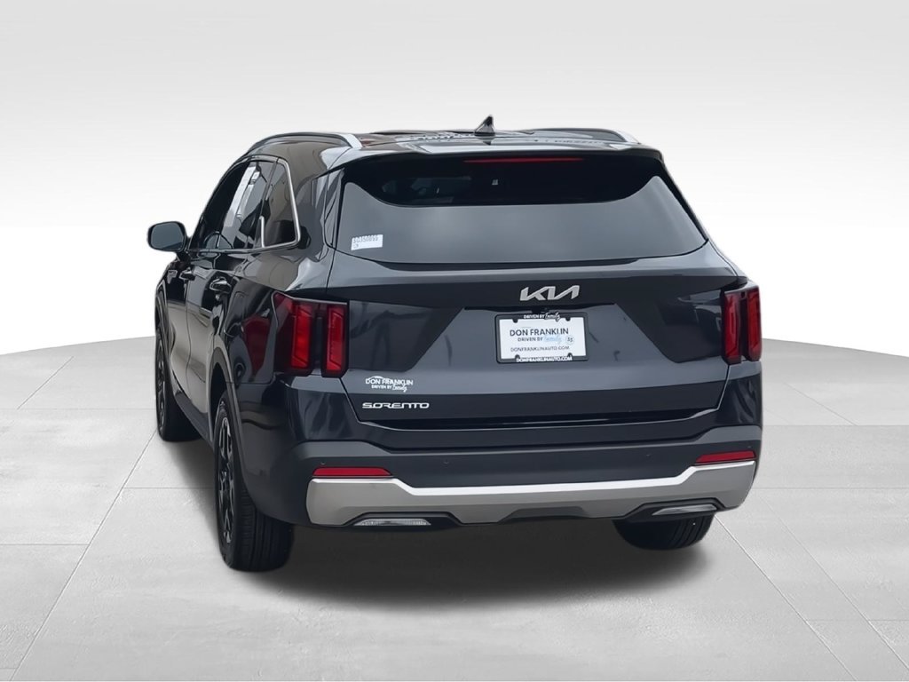 Used 2025 Kia Sorento S FWD image 8