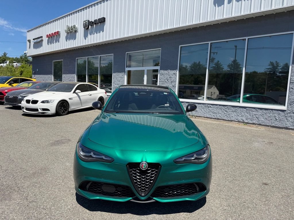 Used 2025 Alfa Romeo Giulia AWD w/ Driving Assist Package image 10