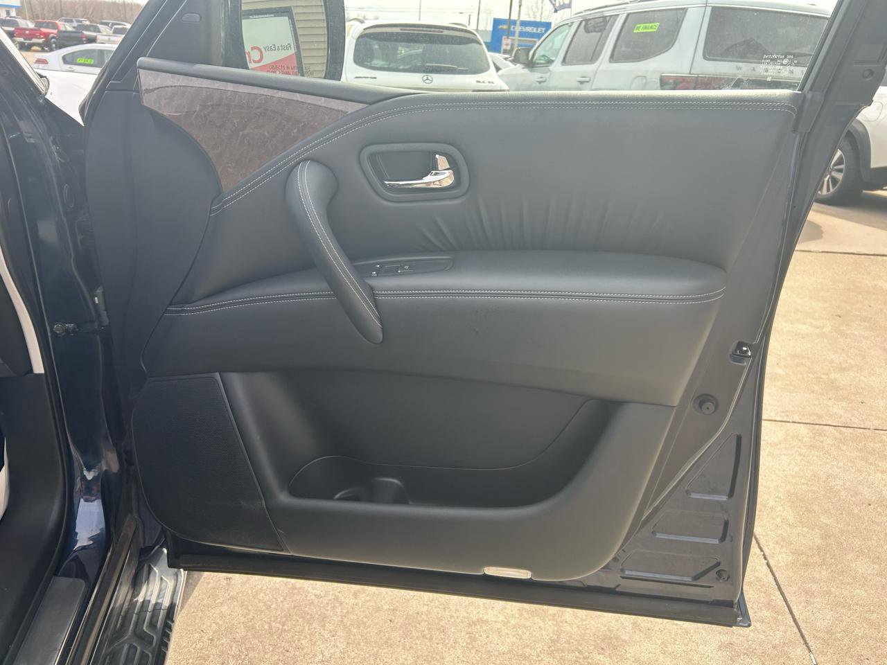 Used 2015 INFINITI QX80 4WD w/ Theater Package image 21