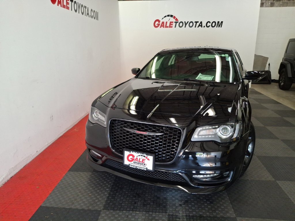 Used 2021 Chrysler 300 S w/ S Model Appearance Package RWD image 3