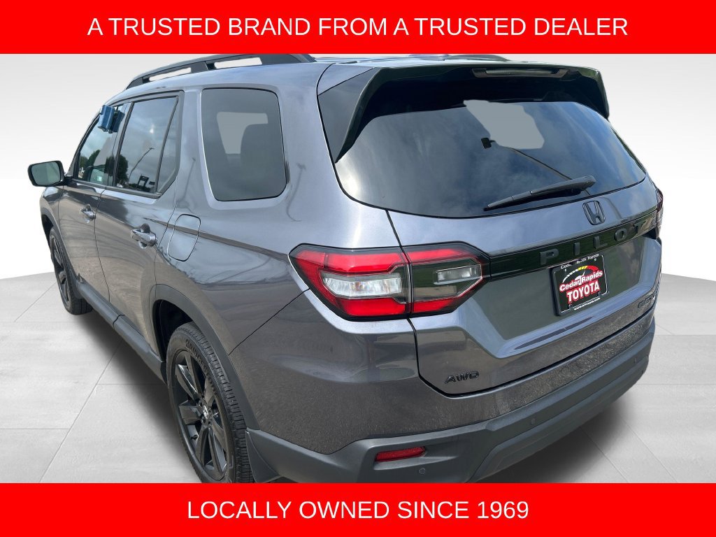 Used 2025 Honda Pilot Black Edition image 3
