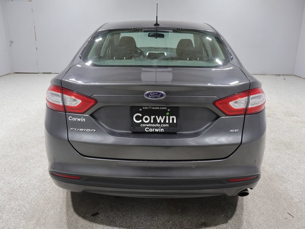 Used 2016 Ford Fusion SE FWD image 3