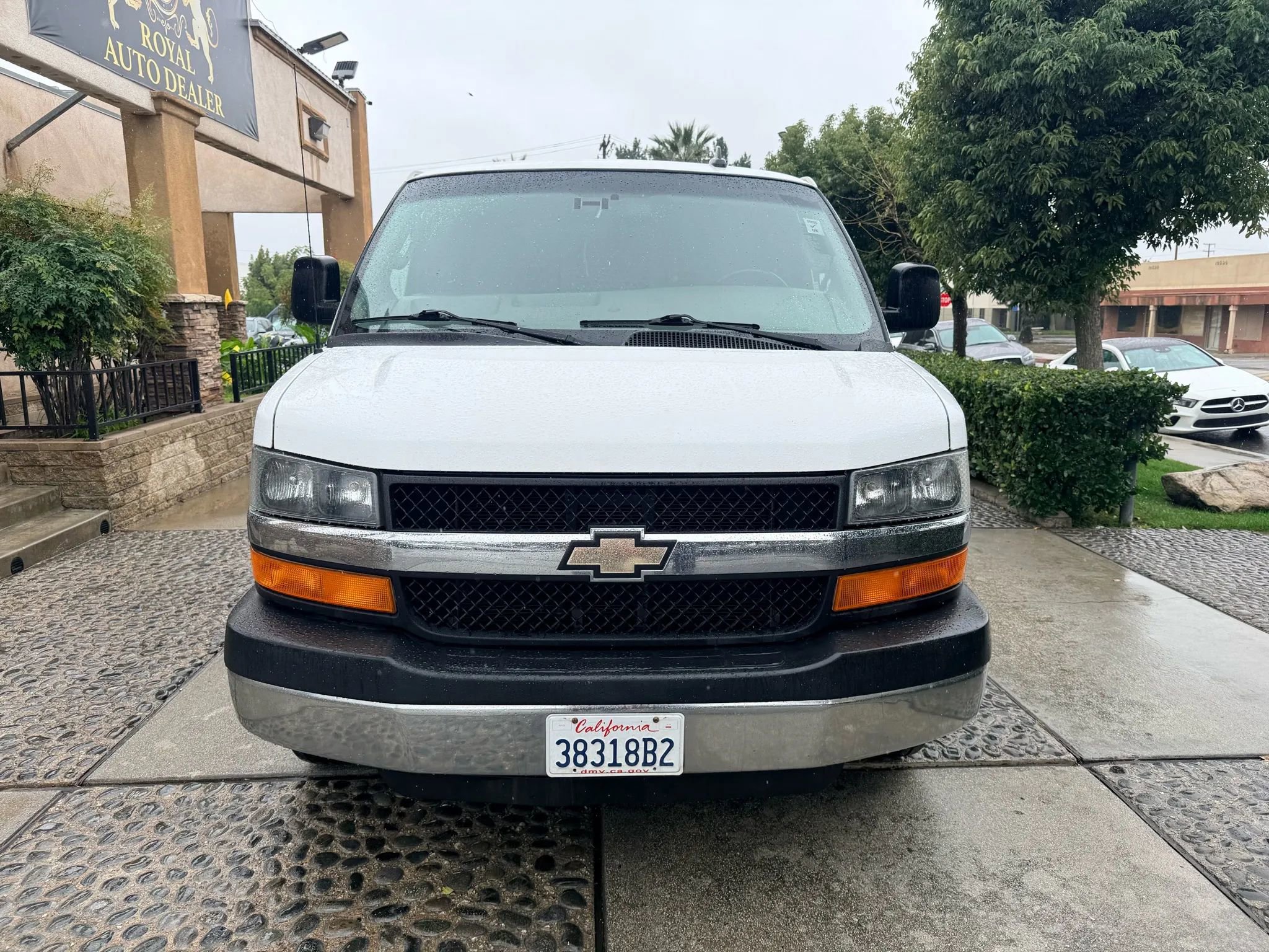 Used 2016 Chevrolet Express 3500 Extended RWD image 2