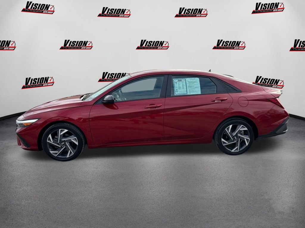 Used 2025 Hyundai Elantra Sport image 8
