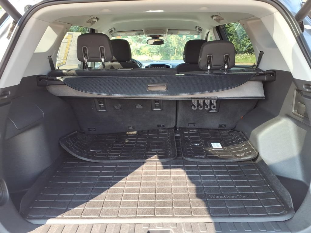 Used 2020 GMC Terrain SLE w/ Driver Convenience Package AWD/4WD image 8