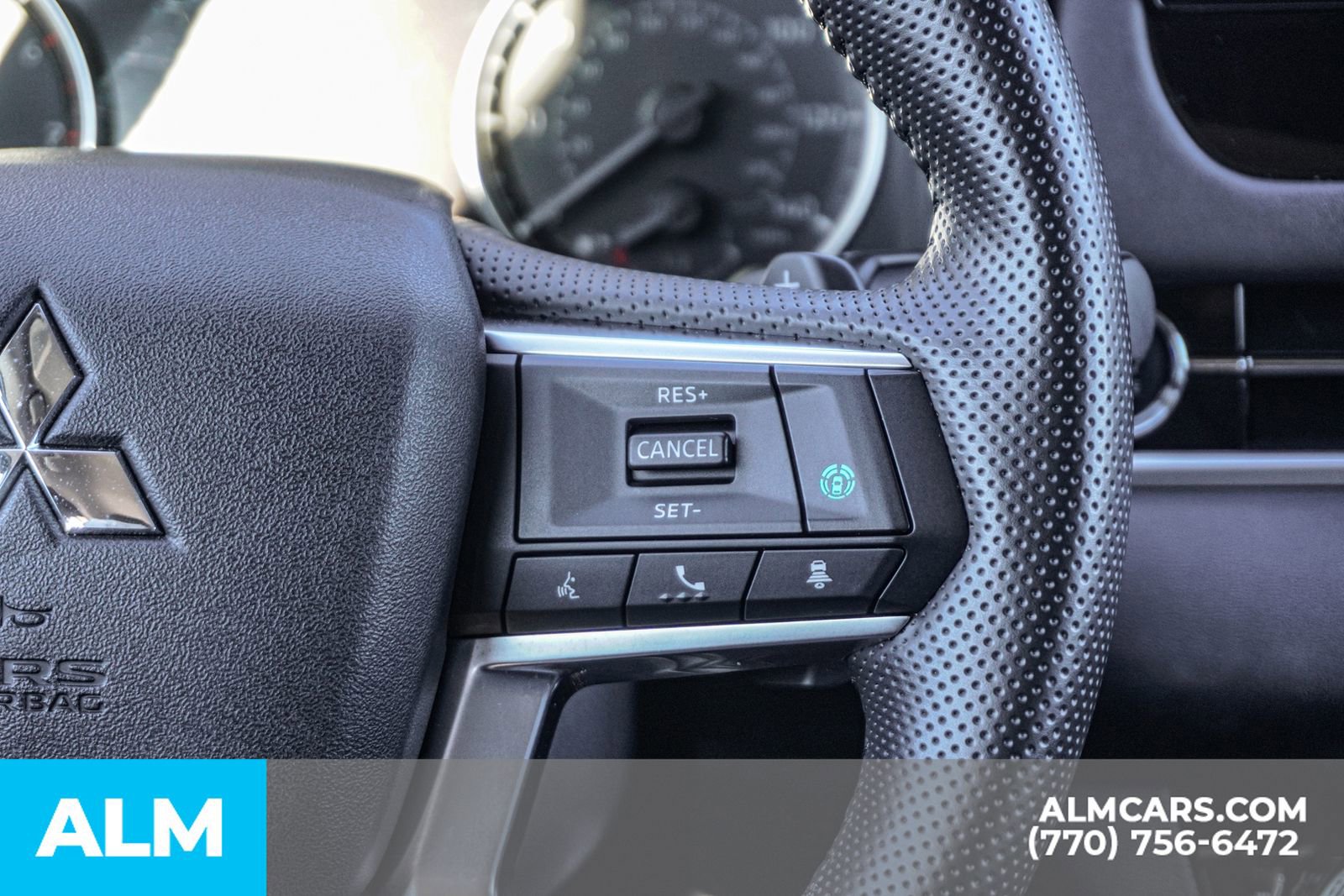 Used 2025 Mitsubishi Outlander SE image 32