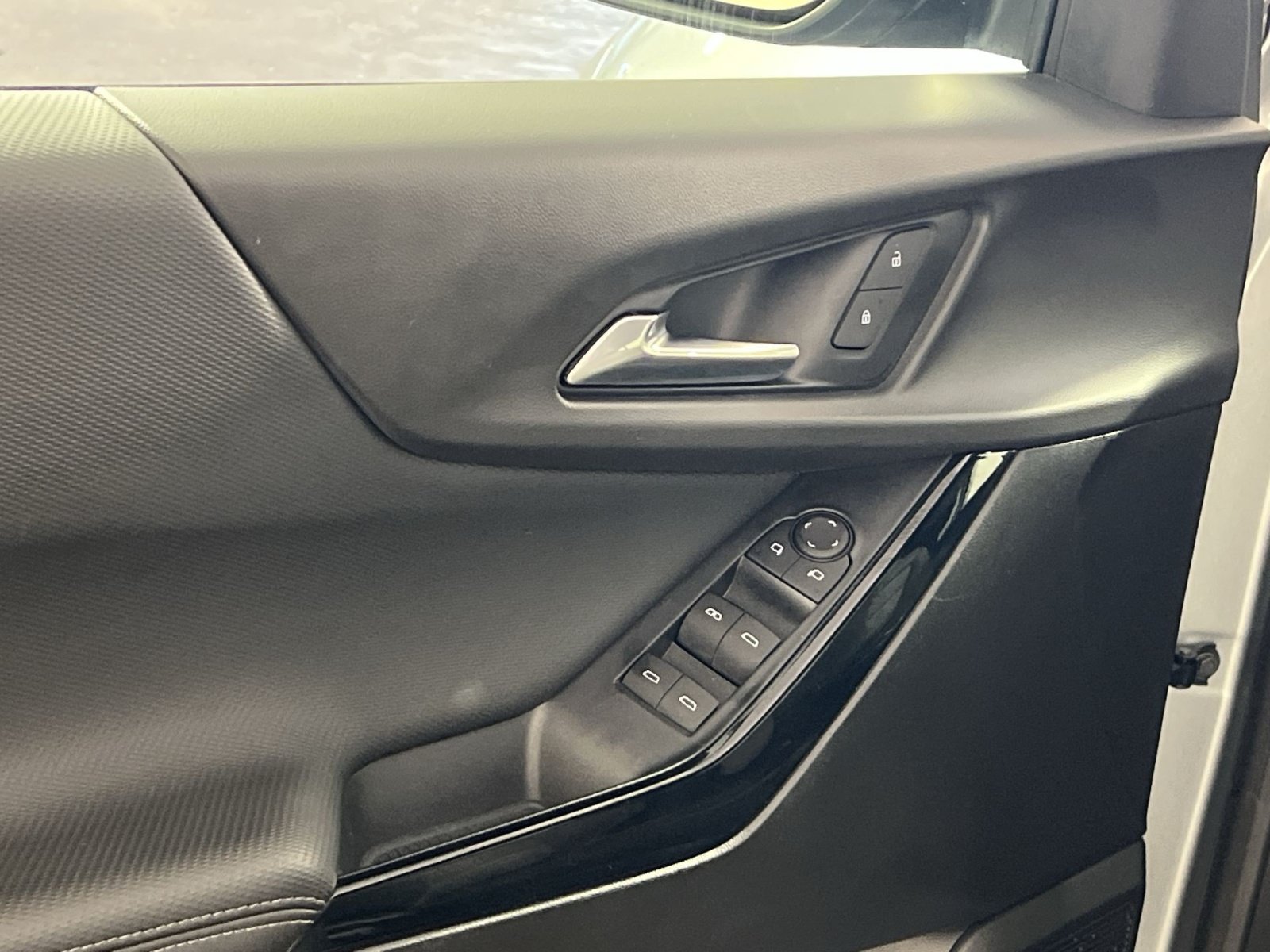 Used 2025 Chevrolet Equinox LT FWD image 15
